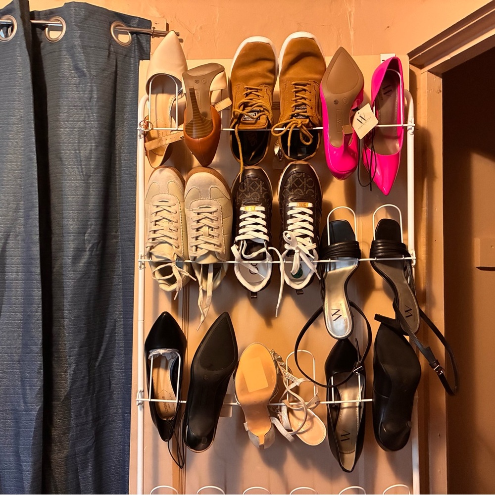 Bundle of 9 pairs of shoes. All in great shape!